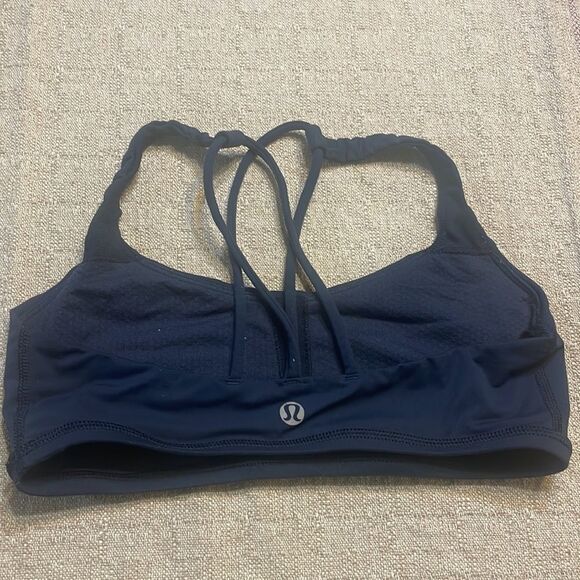 Lululemon bra 4 (5357) - Picture 2 of 3